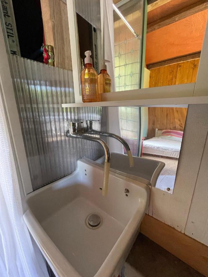 Jolie Cabane Avec Jacuzzi Pour Les Amoureux De La Nature Tullins Exteriör bild